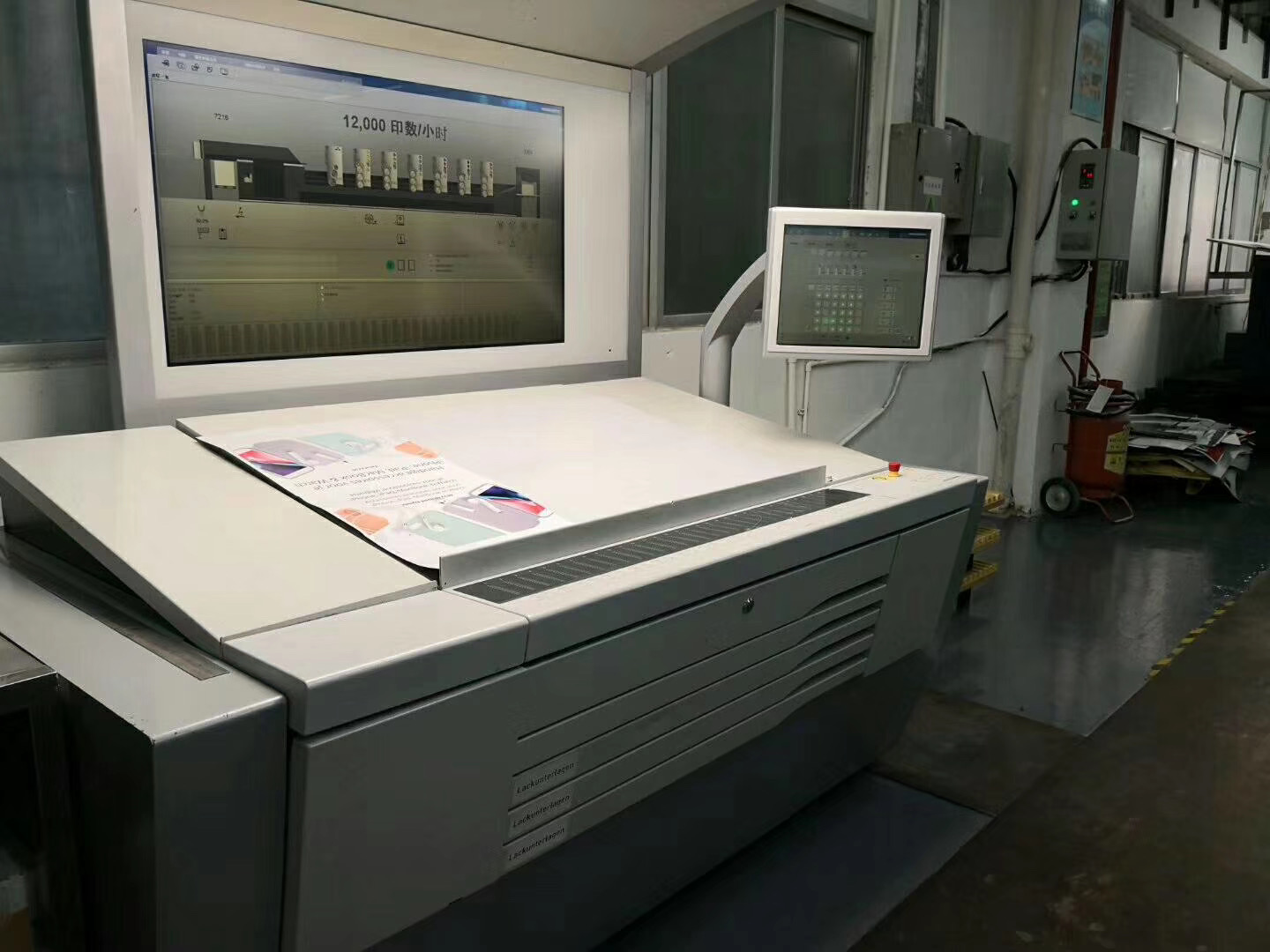 較深的底色為什么容易有油墨過(guò)底或粘花的現(xiàn)象？