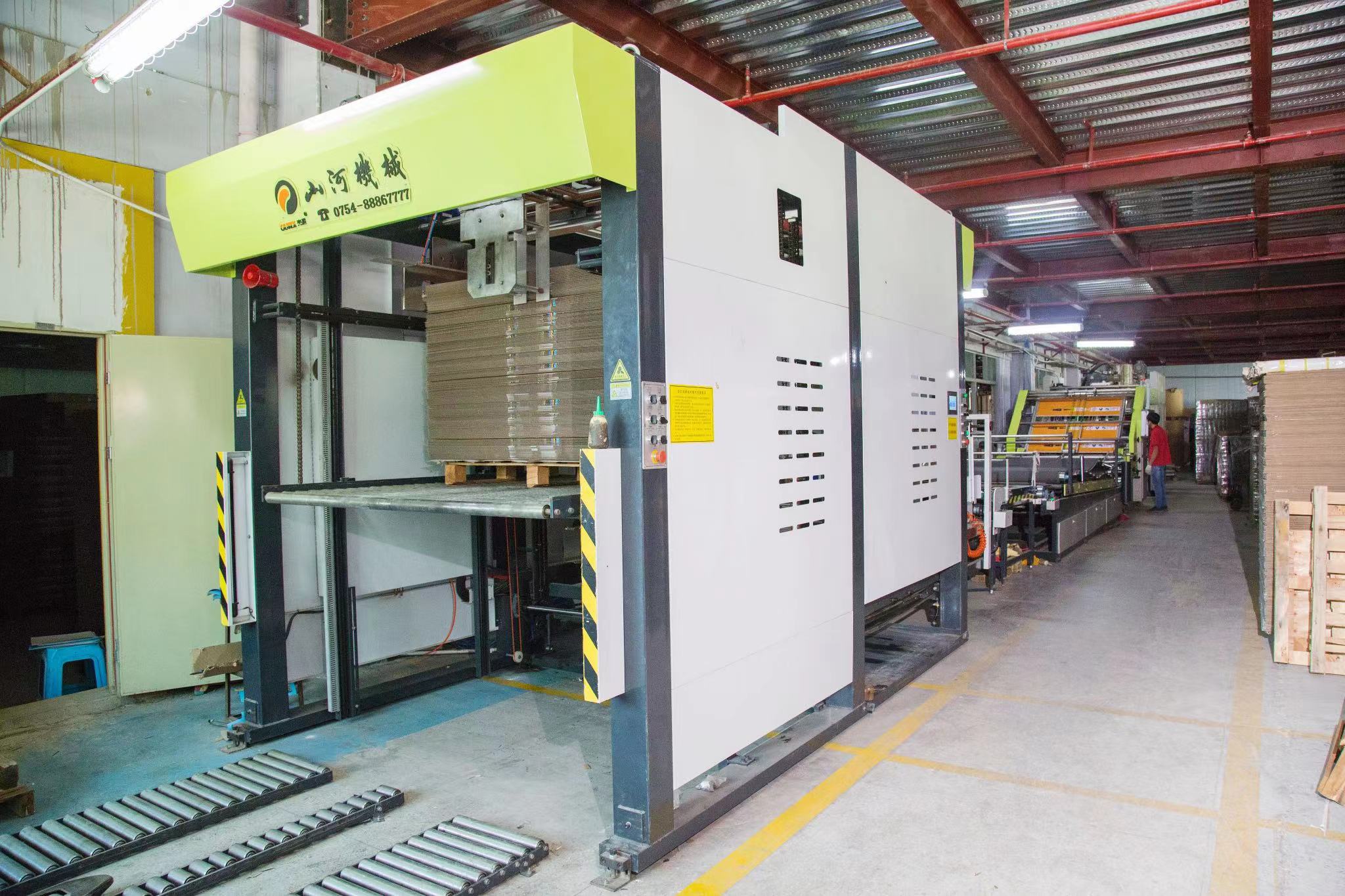 全自動(dòng)裱紙車(chē)間